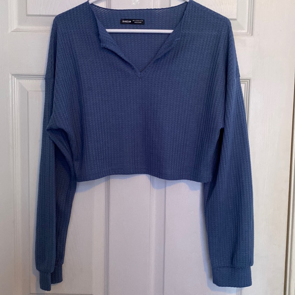 Shane Black cropped the neck shirt